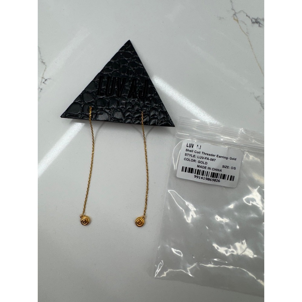 LUV‎ AJ Shell Coil Threader Earring